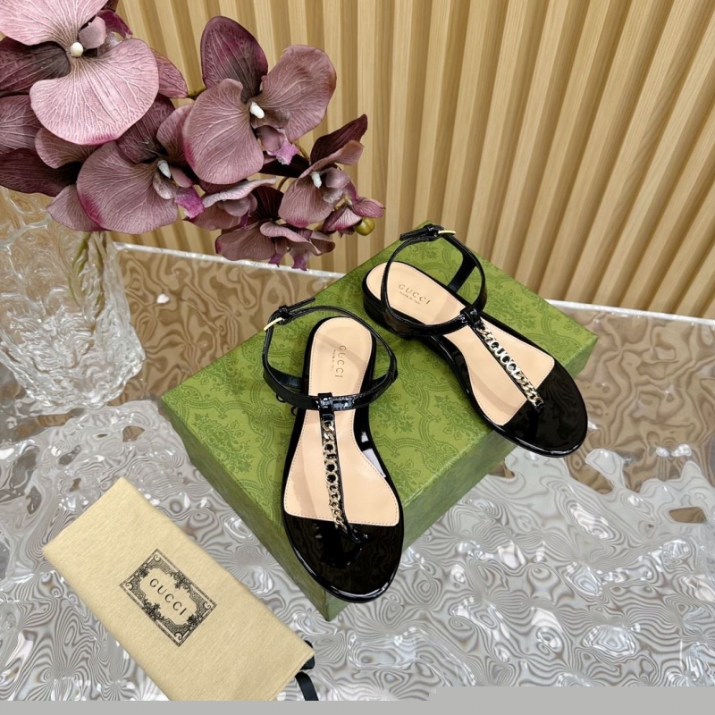 G*u*i sandals